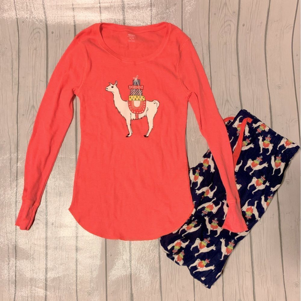 Old Navy Alpaca design pajama set-medium